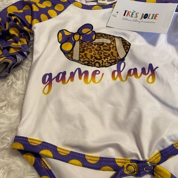 *NWT* Clover Cottage Apparel 0-6M Game Day Ruffle Onesie - Picture 2 of 5